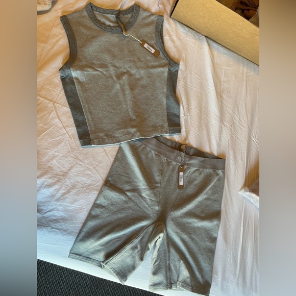 Skims set - Picture 1 of 4